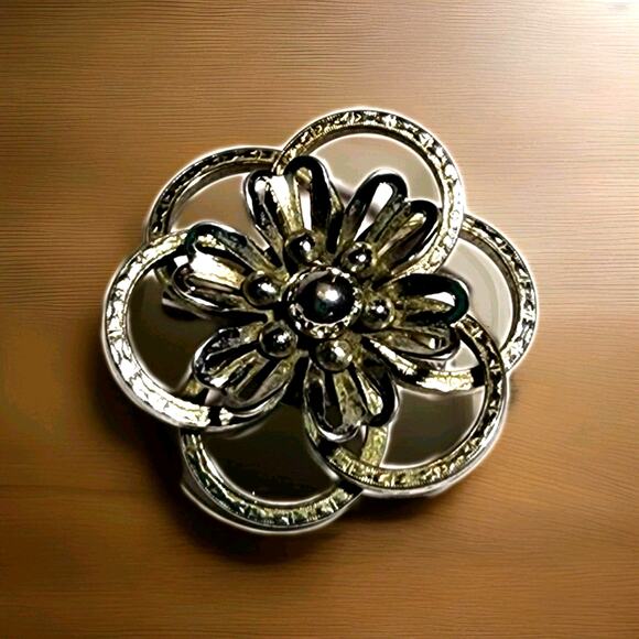 Vintage 1960s Floral & Entwined Etched Circle Rings Silver Tone Brooch Scarf Pin - Picture 7 of 7